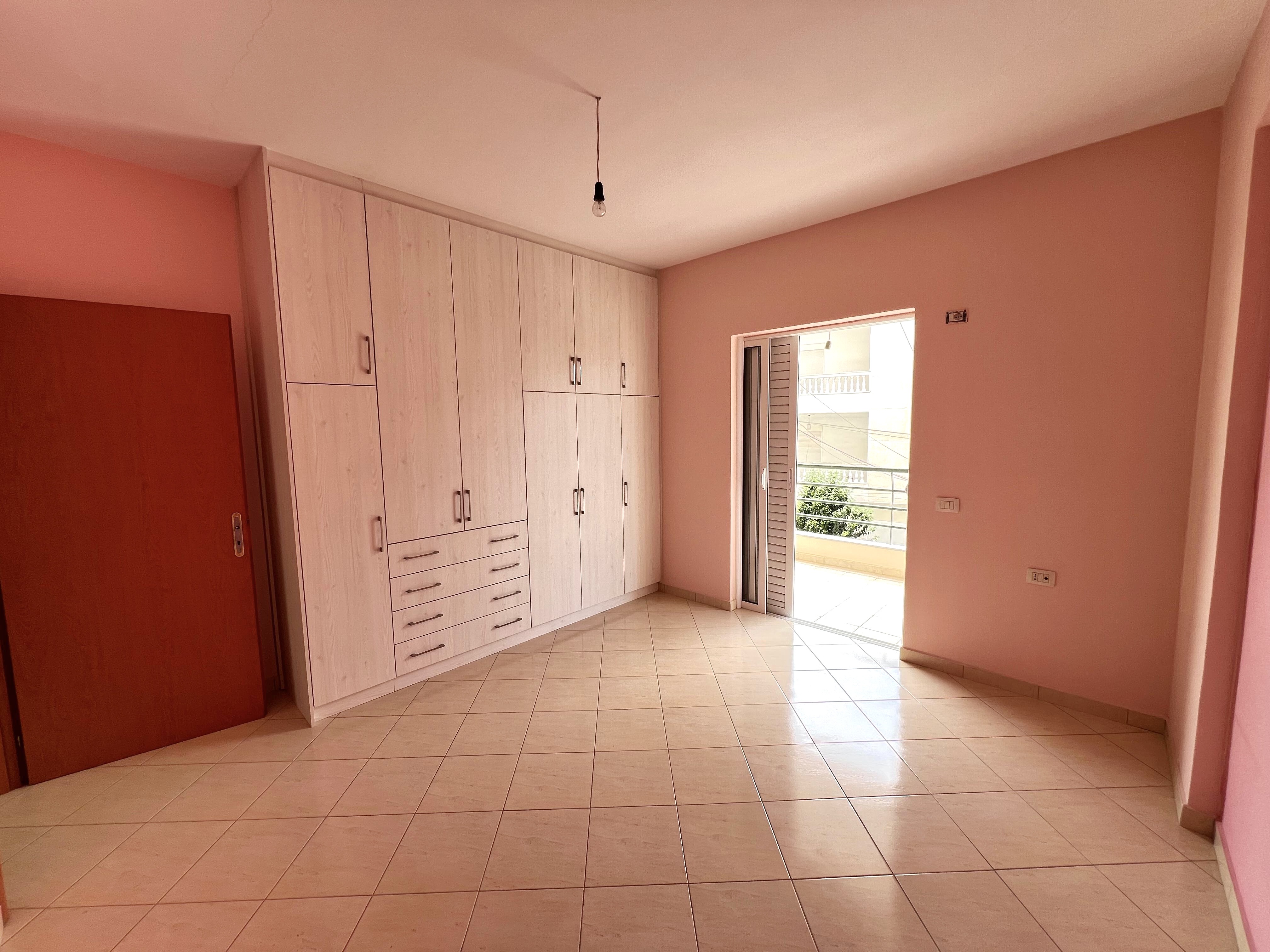 Apartamento ensolarado à venda em Saranda